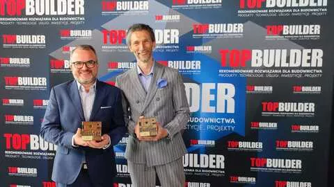 Artur Depta i Błażej Dobrowolski ze statuetkami Top Builder